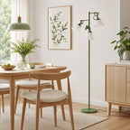 Lampadaire à trois fleurs blanches sur tiges vert sauge flexibles