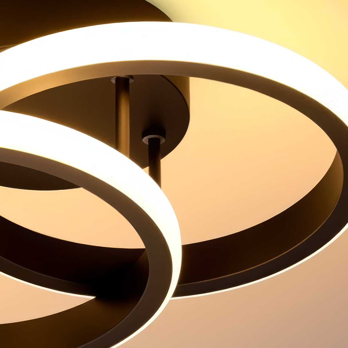Pose au plafond ou au mur, source LED comprise