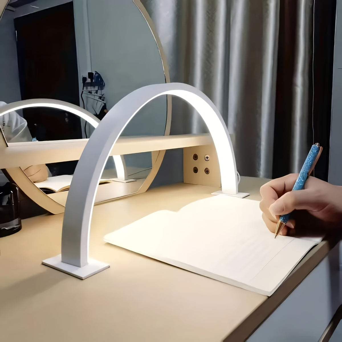 Lampe de bureau demi-lune en arche blanche