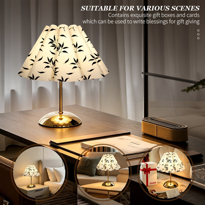 Lampe de chevet abat-jour plissé à feuillage noir, pied doré en dôme