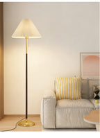 Lampadaire rétro à abat-jour plissé et finitions dorées, 160 cm