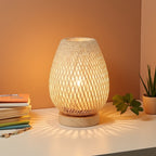 Lampe de chevet en rotin tressé forme œuf, socle bois et trois teintes