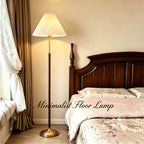 Lampe sur pied à abat-jour plissé crème et chaînette dorée, 160 cm