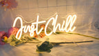 Enseigne néon LED « Just Chill » blanc chaud en cursive, 35,5 cm