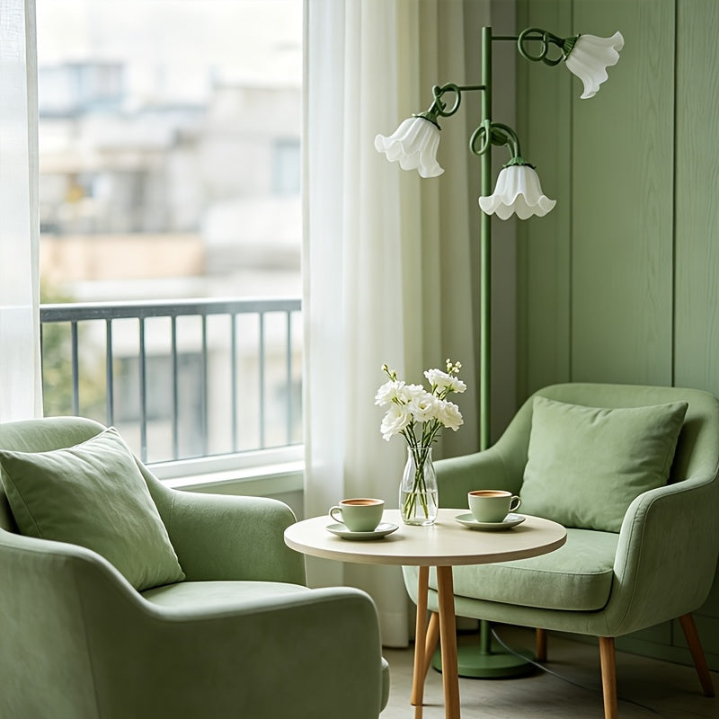 Lampadaire à trois fleurs blanches sur tiges vert sauge flexibles