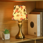 Lampe de chevet abat-jour à fleurs rouges, pied doré en sablier