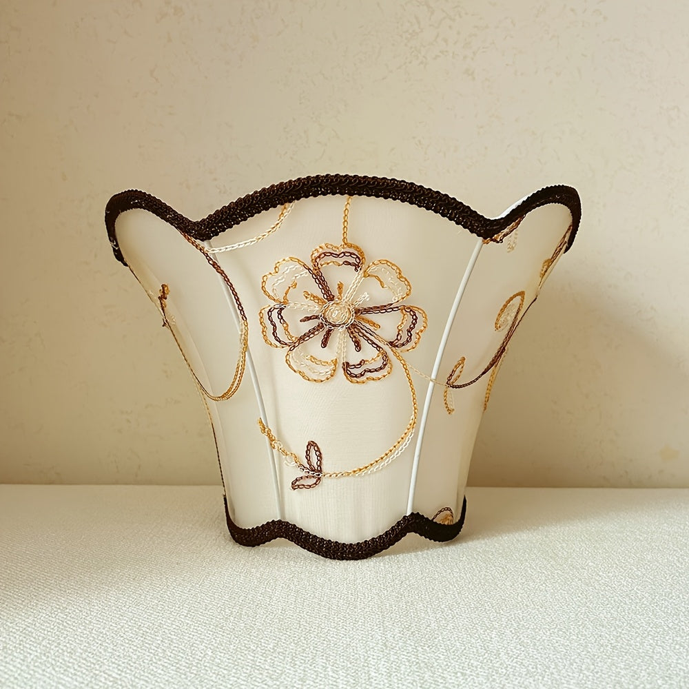 Abat-jour cloche festonné crème à fleurs brodées, Ø 30 cm