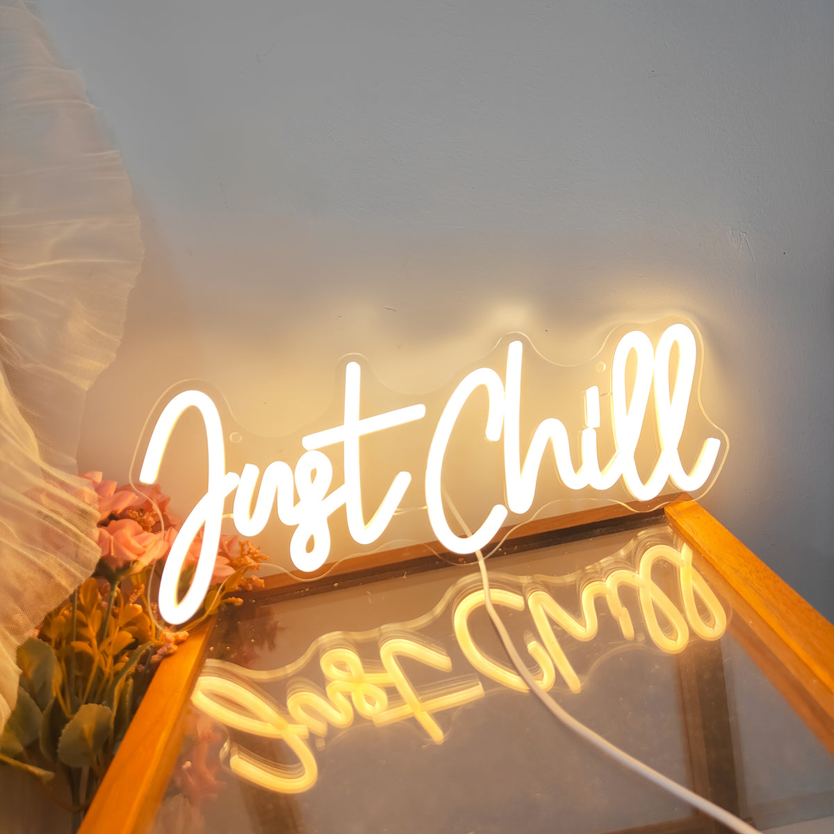 Enseigne néon LED « Just Chill » blanc chaud en cursive, 35,5 cm
