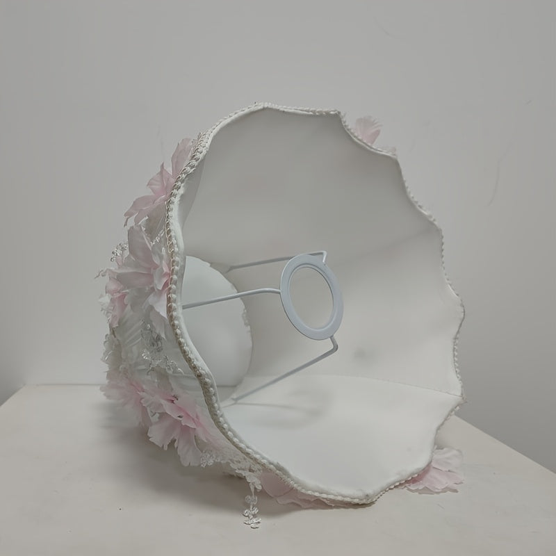 Abat-jour plissé blanc orné de fleurs roses et de dentelle, Ø 28 cm