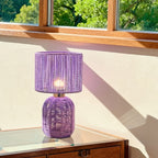 Lampe de chevet violette tressée, pied galbé et abat-jour tambour
