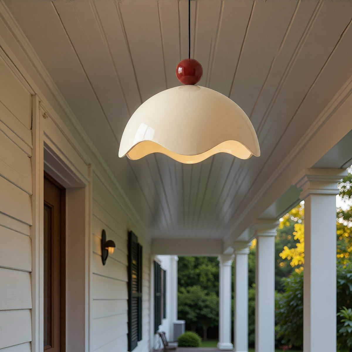 Suspension dôme ondulé blanc laiteux et perle bordeaux, Ø 28 cm