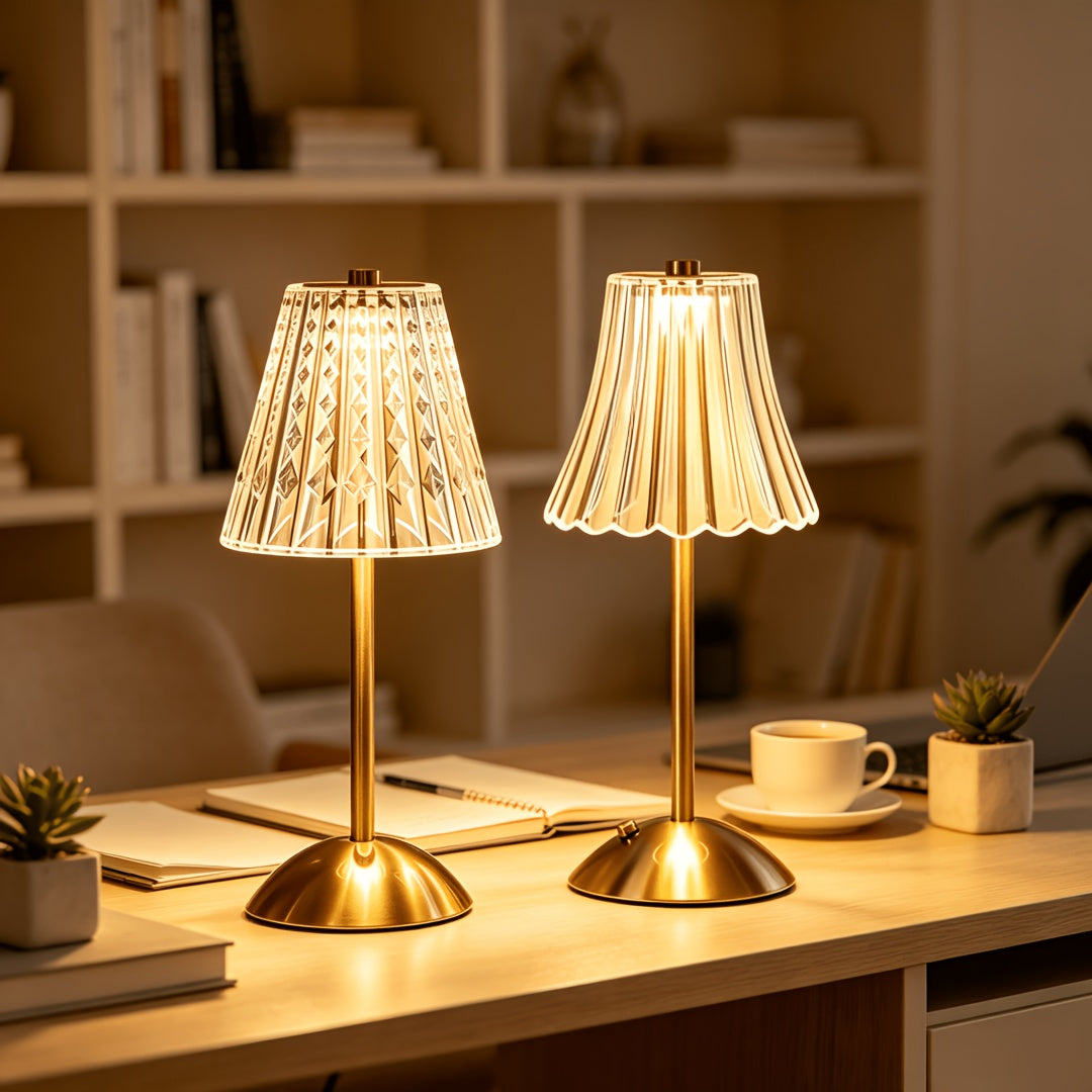Duo de lampes sans fil dorées aux abat-jour taillé et cannelé