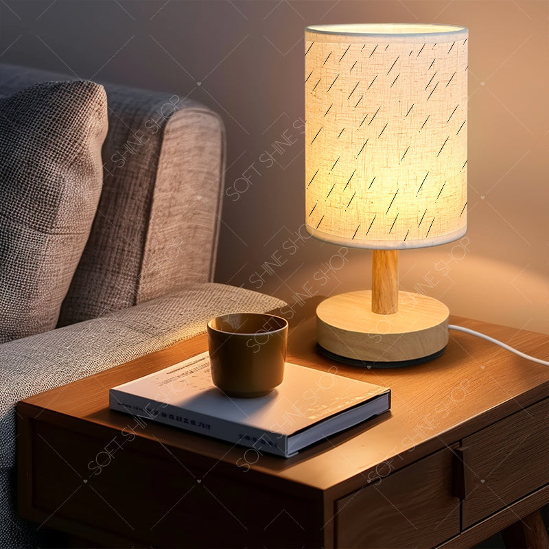 Une lampe sobre du chevet au coin canapé