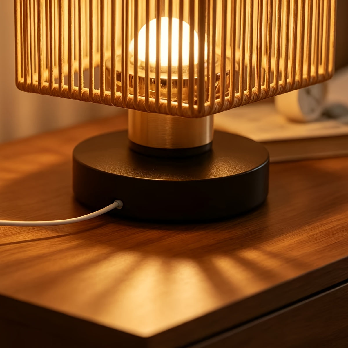 Lampe de chevet carrée en corde torsadée et socle en bois