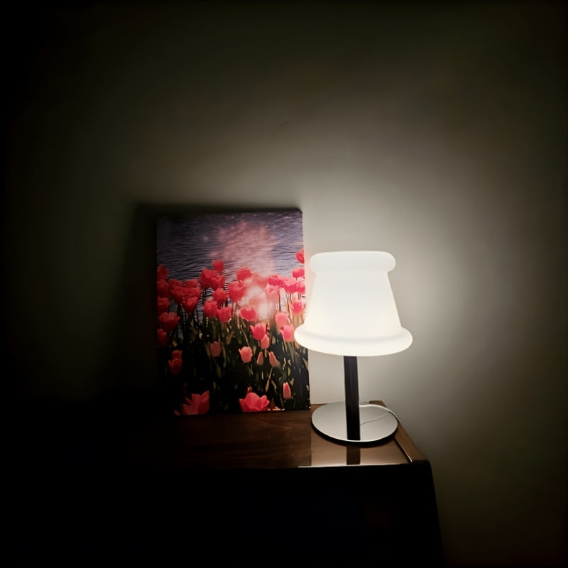Lampe de chevet en verre opalin blanc sur pied chromé, USB