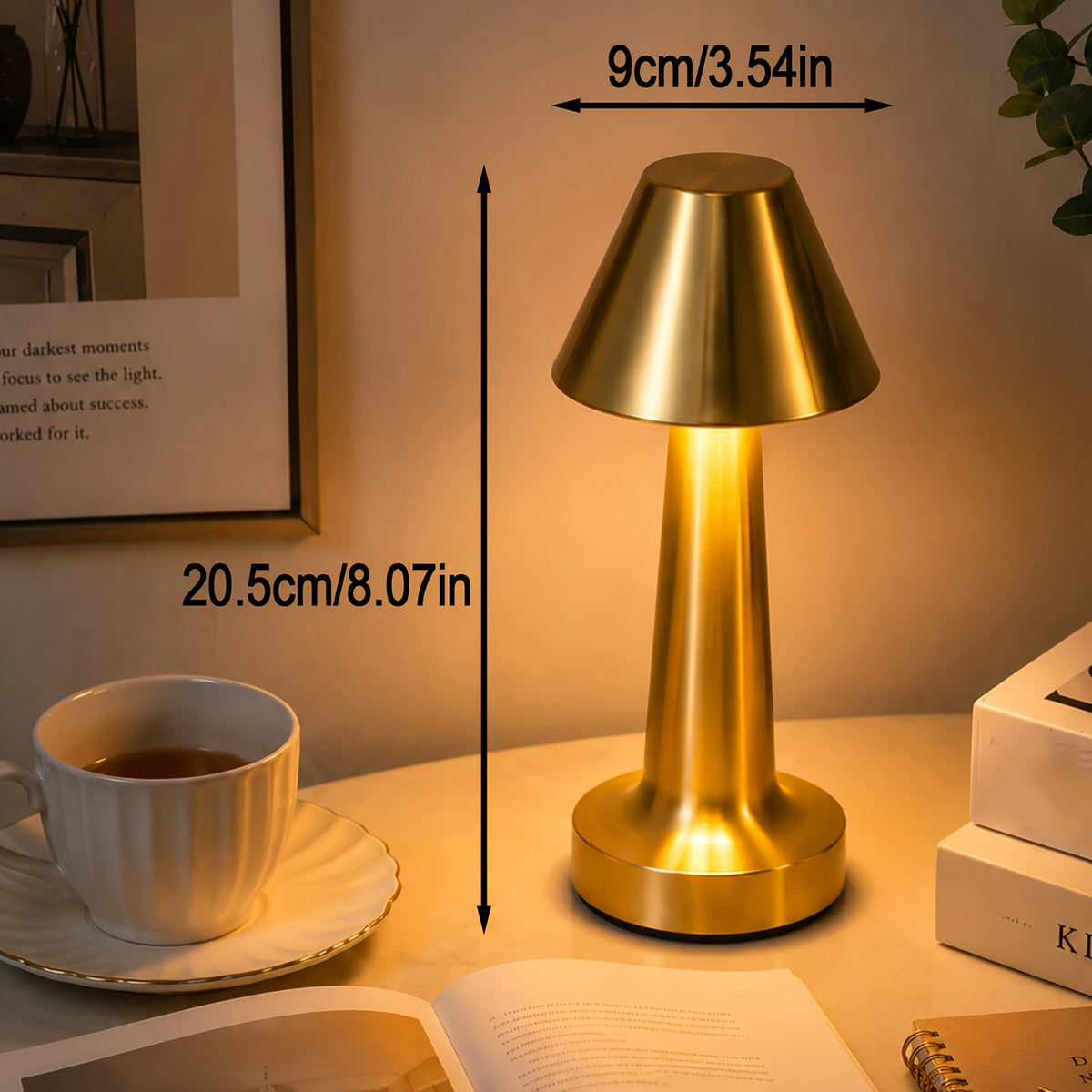 Petite lampe sans fil à chapeau conique en métal doré, 20,5 cm