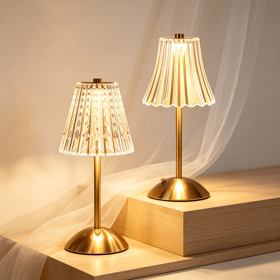 Duo de lampes sans fil dorées aux abat-jour taillé et cannelé