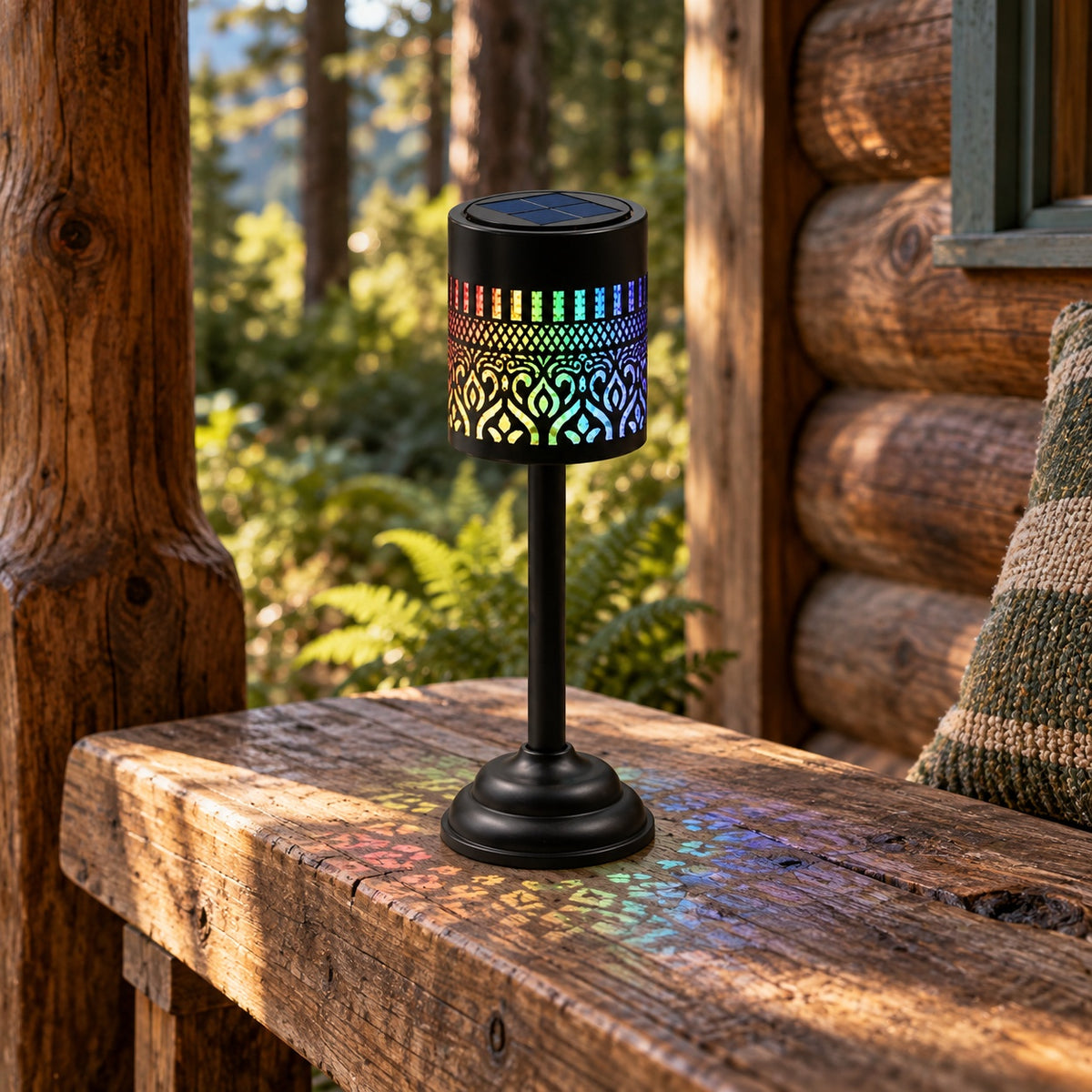 Lampe de table solaire ajourée en métal noir, lumière multicolore