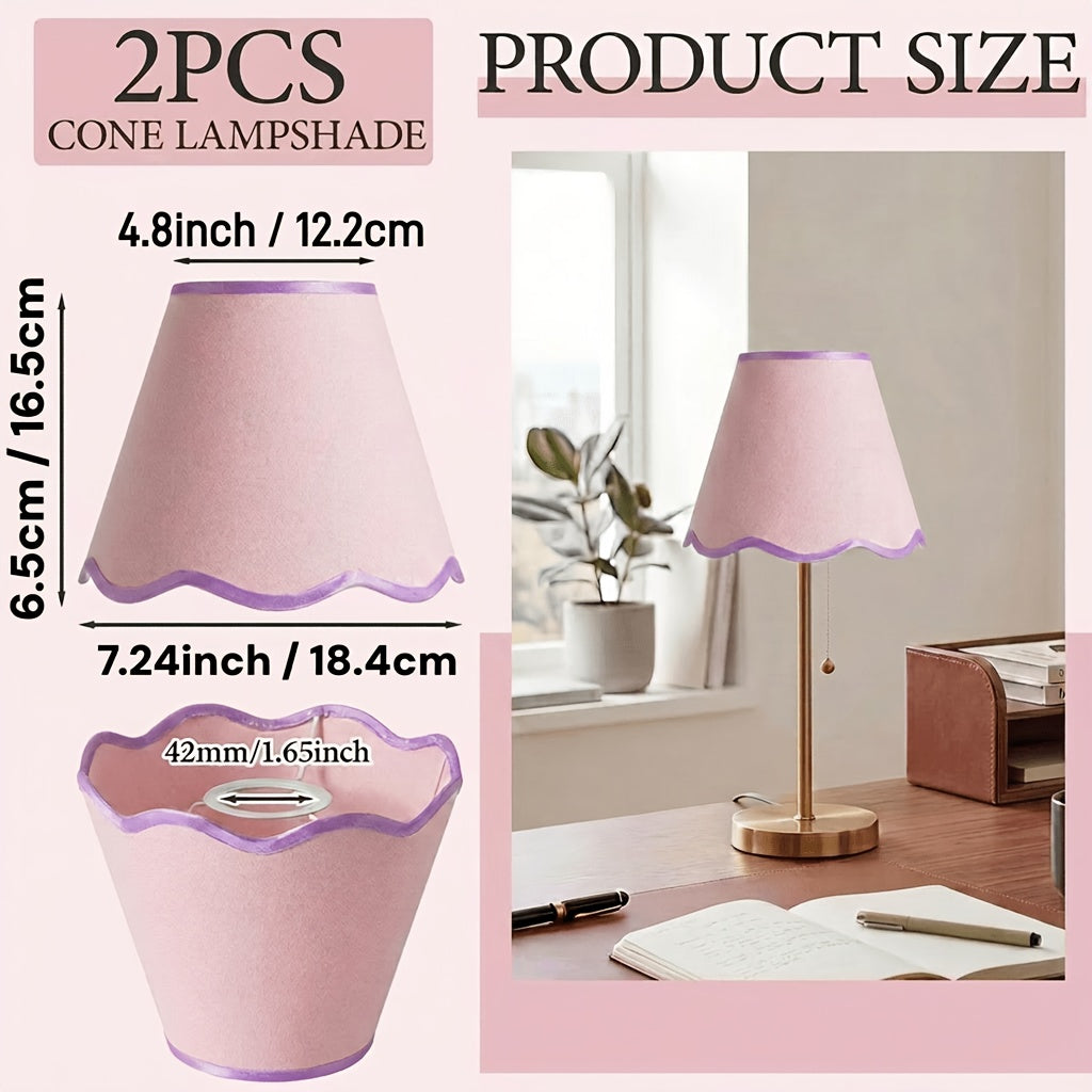 Lot de 2 abat-jour festonnés rose poudré à liseré violet, H 16,5 cm