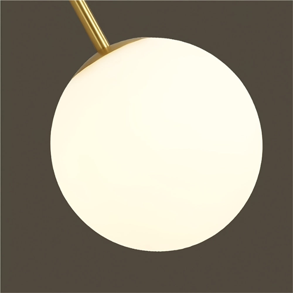 Suspension boule opaline Ø 20 cm sur longue tige dorée de 138 cm