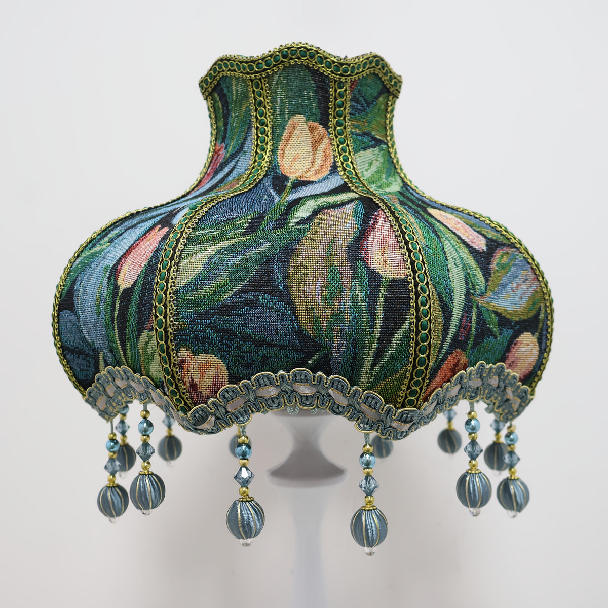 Oil-painting-style tulip jacquard, melon-petal three-dimensional structure, green-Golden woven lace + gray-blue bead tassel / Style Pastoral Forestier / Style Manoir Rétro du Millénaire