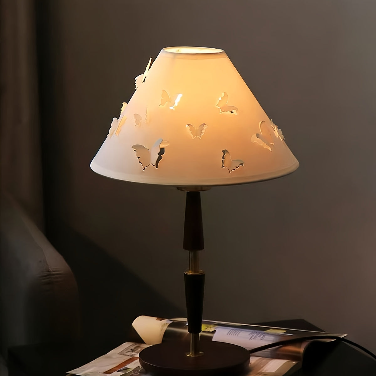 Une chambre poétique sous un vol de papillons