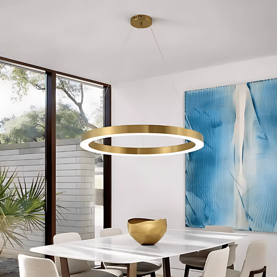 Un anneau LED doré qui flotte comme un halo