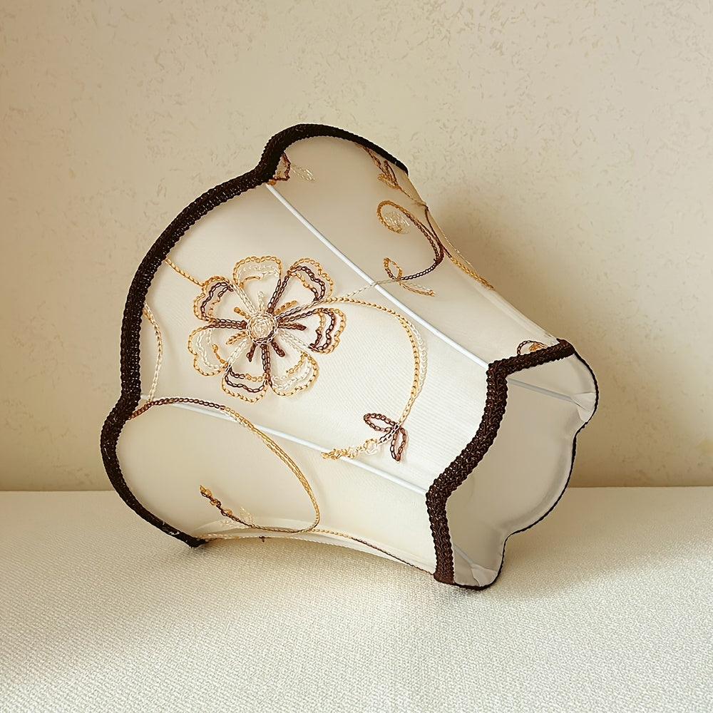 Abat-jour cloche festonné crème à fleurs brodées, Ø 30 cm