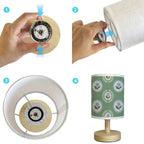 Lampe de chevet USB à médaillons de fleurs bleues sur fond vert