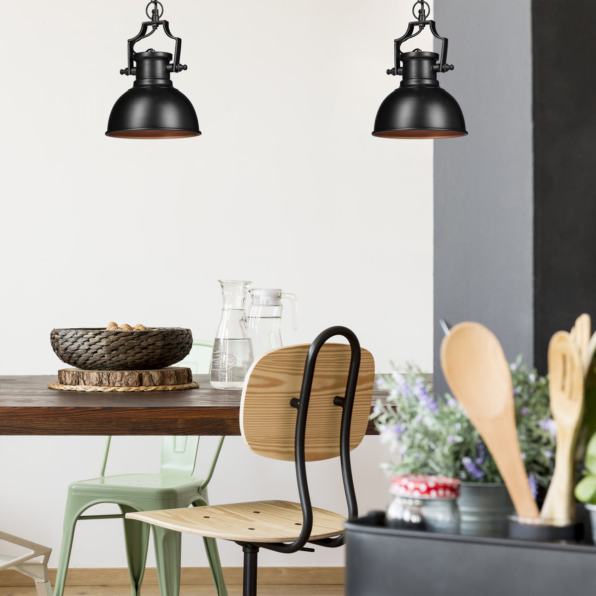 Suspension noire sur chaîne, dôme Ø 21 cm à intérieur cuivré