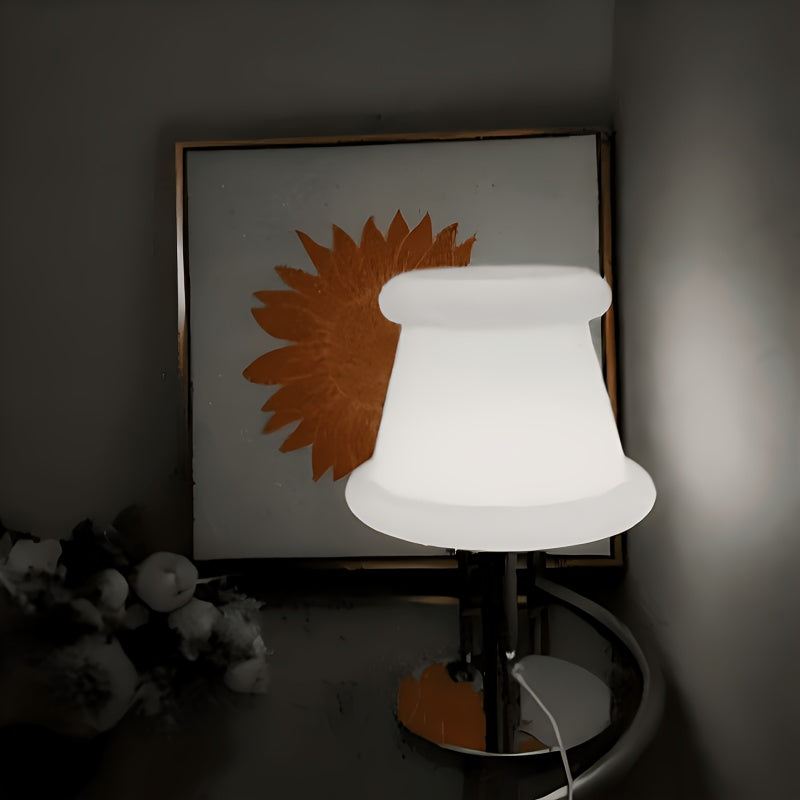 Lampe de chevet en verre opalin blanc sur pied chromé, USB