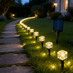 Guirlande solaire cubes effet glaçon sur piquets, 20 ou 30 LED